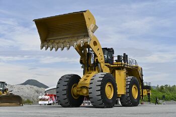 佐野の藤坂、世界最大級のホイールローダーを導入 国内初、大型化で