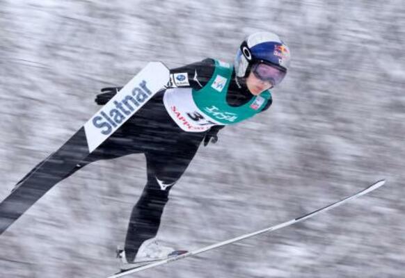 　８位となった高梨沙羅の飛躍＝大倉山