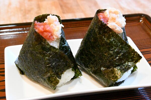 「エビマヨめんたいこ」のおむすび