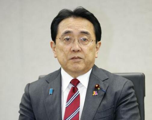 　赤沢亮正経産相