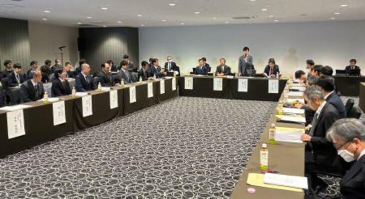 　ＪＲ芸備線の一部区間の存廃を話し合う芸備線再構築協議会の幹事会＝２４日午前、広島市南区