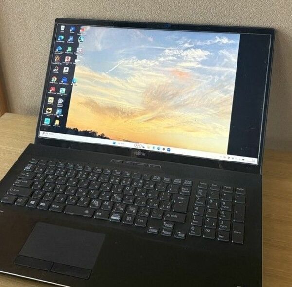 今は（当然ながら）ワープロ専用機ではなくノートパソコン。「百年厨房」の出版と同時に壊れて買い替えたので、４年経過。そろそろ危ない感じ。