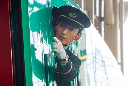 　Ｎｅｔｆｌｉｘ映画「新幹線大爆破」より。車掌の高市（草なぎ剛）