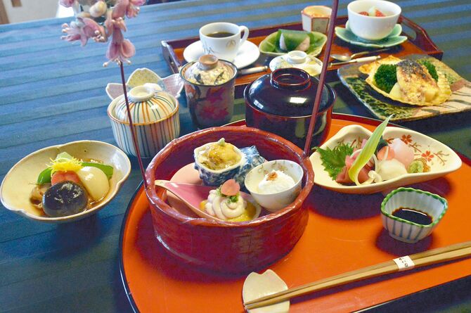 季節感とおもてなしの心にあふれた「昼のコース」（5500円）