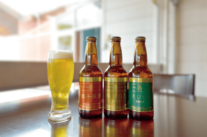 ビールは隣接するレストラン「麦の楽園」でも飲める。麦太郎７００円（グラス）