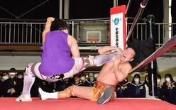 立志式で迫力満点のプロレス　大田原中に「栃木プロレス」登場　諦めない姿…