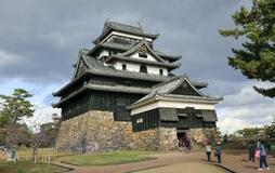 松江城天守改修費が倍増２９億円
