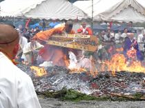 宇都宮・多気不動尊で火渡り祭