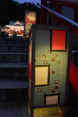 ２０１７年の夜景サミットに合わせた特別企画で、足利織姫神社の境内へと続く階段に設置されたあんどん