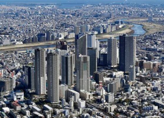 　タワーマンションが立ち並ぶ川崎市の武蔵小杉駅周辺＝１月（共同通信社ヘリから）
