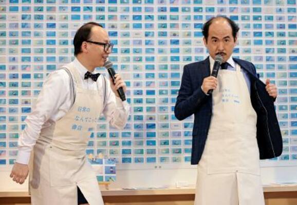 　イベントに登場した「トレンディエンジェル」のたかし（左）と斎藤司＝２４日、東京都渋谷区