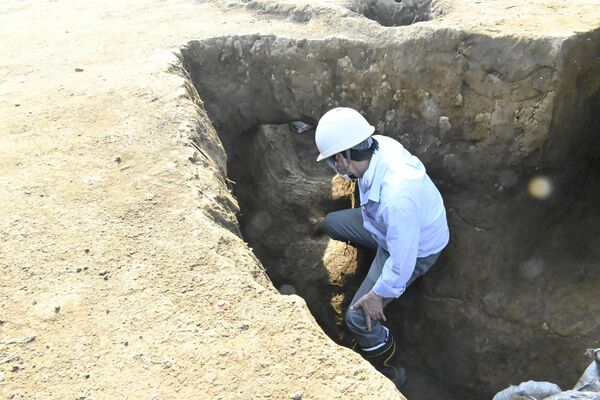 新城遺跡の発掘調査で確認されたトンネル状遺構