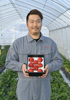「とちあいか食味コンテスト」で県知事賞に輝いた鈴木ファームの鈴木さん