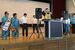 音楽に合わせて体を動かす生徒たち＝20日午後、富屋特別支援学校