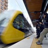 ＬＲＴ快速列車の運行始まる　全線所要３分短縮、平日朝の混雑緩和へ