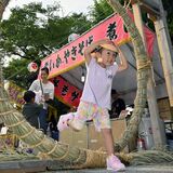 茂木・八雲神社で「茅の輪くぐり」　半年間の無病息災願って参拝　