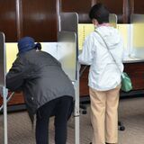 選挙公報には「政党名」、記載台では「無所属」？　ポスターや公報に規定なし　有権者「分かりにくい」