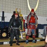 重さに「武将すごい」　甲冑レプリカ着用体験　小山市立博物館