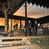 栃木のゴルフ場コース内に宿泊施設　トレーラーハウス改装、専属シェフのまき火料理も