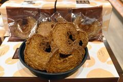 【グルメ探訪】「しみせんべい」に着想　ソフトラスク　ローレライ（小山）