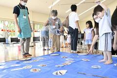 多世代の夏祭り楽しむ