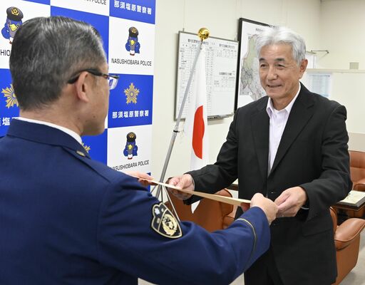 感謝状を受け取る平井さん