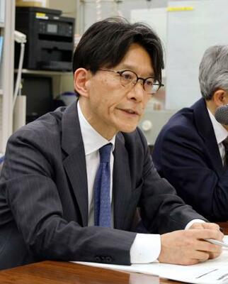 記者会見で説明するソニーフィナンシャルグループの早川禎彦CFO=14日午後、東京都中央区