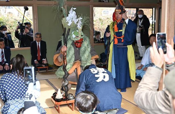 今年１月、４年ぶりに行われた国の重要無形民俗文化財「発光路の強飯式」