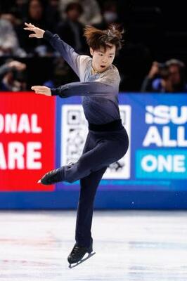 男子フリー 演技する鍵山優真=IGアリーナ