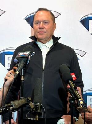 　取材に応じる今井達也投手の代理人ボラス氏＝１２日、米ネバダ州ラスベガス（共同）