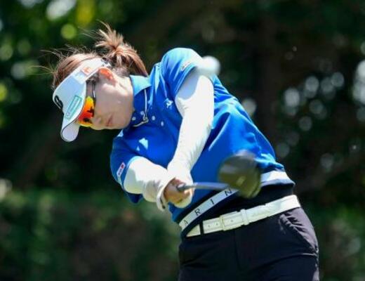 第3日、通算2オーバーで首位に浮上した福山恵梨=茨城GC