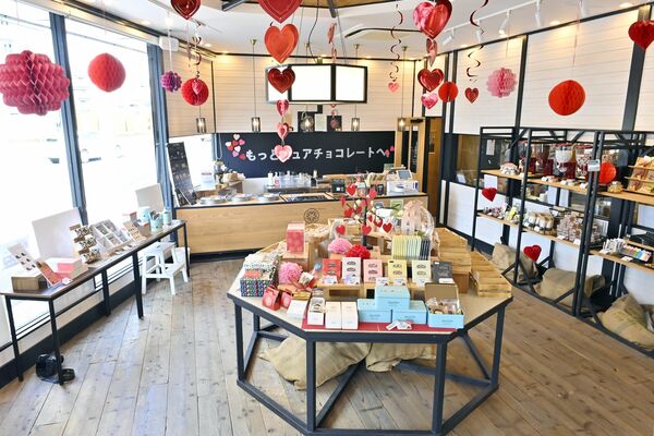 ハートなどで装飾された店内