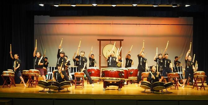 昨年優勝を果たした高学年の練習風景。練習から息のあった迫力ある演奏に圧倒されます。