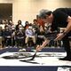 大胆筆さばきに喝采　5月10日まで開催の栃木日展作家展に合わせ、揮毫会　さくら市ミュージアム33周年