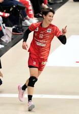 サントリーが先勝