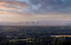 Robert De NiroがSalboyと共にマンチェスターを訪問する中、Nobu Manchesterが着工式を実施