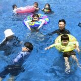 夏到来！　真岡・一万人プールが本格オープン　関東甲信などで梅雨明け　はじける笑顔、響く歓声