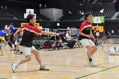 作新男女とも団体Ｖ　バドミントン