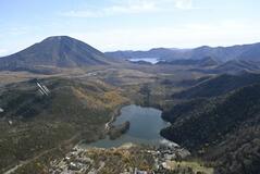 ヘリ遊覧 空から紅葉満喫