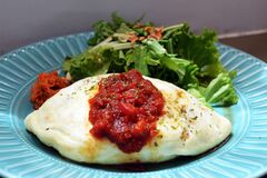 【グルメ探訪】卵とライス 昔ながらに　トマトのオムライス　ｃａｆｅ ａｇｒｉｅ（足利）