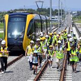 ＬＲＴ軌道ウオークに140人　宇都宮　発車メロディー初披露