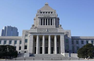政府、特別国会１８日召集を伝達