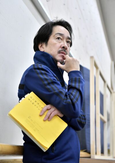 真剣な表情で稽古に臨む