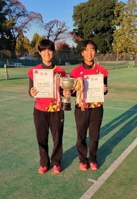 ソフトテニス女子個人優勝の日笠・富山組
