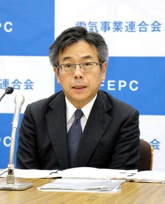 　記者会見する電気事業連合会の林欣吾会長＝１９日午後、東京都千代田区