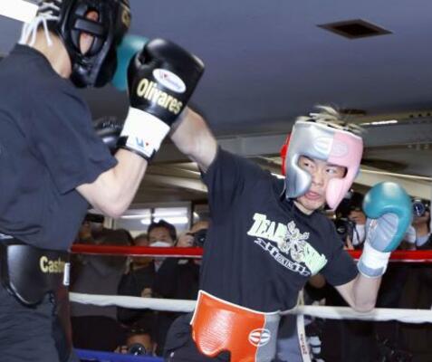 WBCバンタム級王座決定戦を前にスパーリングを公開した那須川天心=12日、東京都新宿区の帝拳ジム