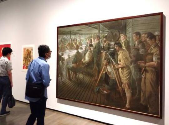 　宮本三郎「本間、ウエンライト会見図」（右、１９４４年、東京国立近代美術館蔵、無期限貸与）