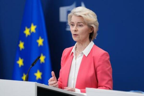 　子どものＳＮＳ利用制限方針を表明するＥＵのフォンデアライエン欧州委員長＝１３日、ブリュッセル（ＡＰ＝共同）