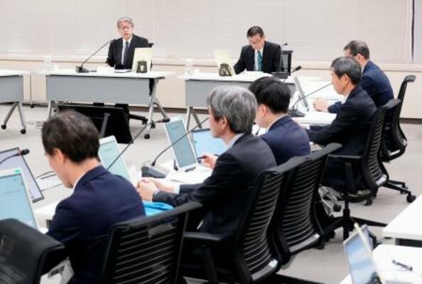 原発事故時の「原子力災害対策指針」のうち屋内退避について、運用案を取りまとめた原子力規制委の定例会合=5日午前、東京都港区