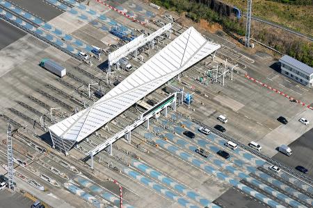 東名高速道路東京料金所=2025年4月